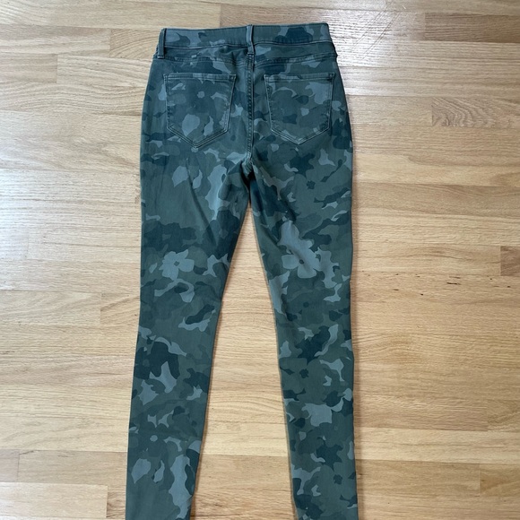 Old Navy Camo Rockstar Mid-Rise Super Skinny Jeans Size 4 EUC - Picture 6 of 10